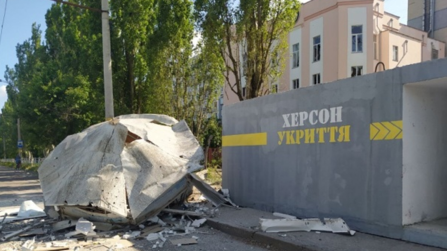 Обстріли Херсонщини — за місяць постраждали 60 людей - 290x160