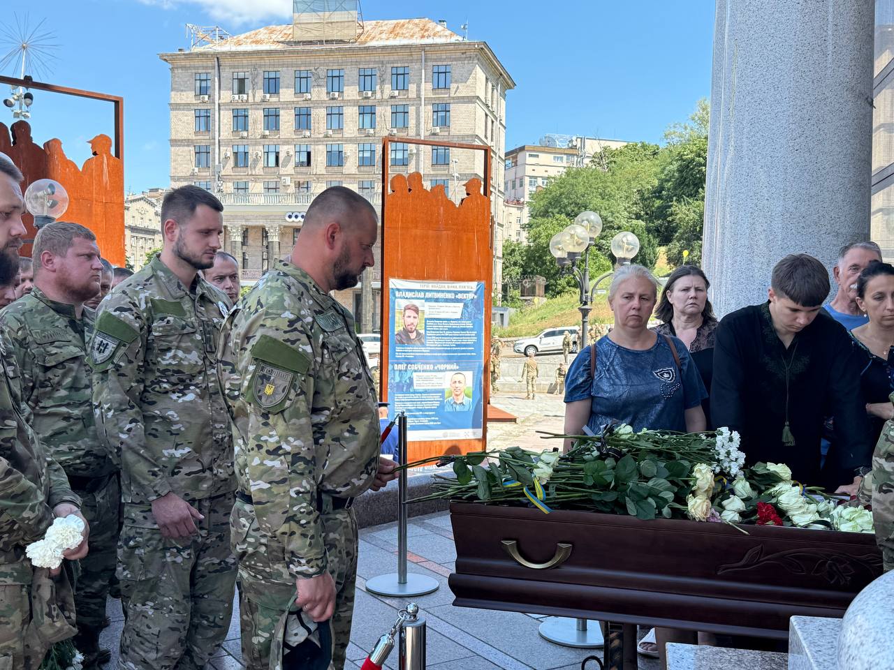 У Києві попрощалися з командиром бригади "Лють" — фоторепортаж - 290x166