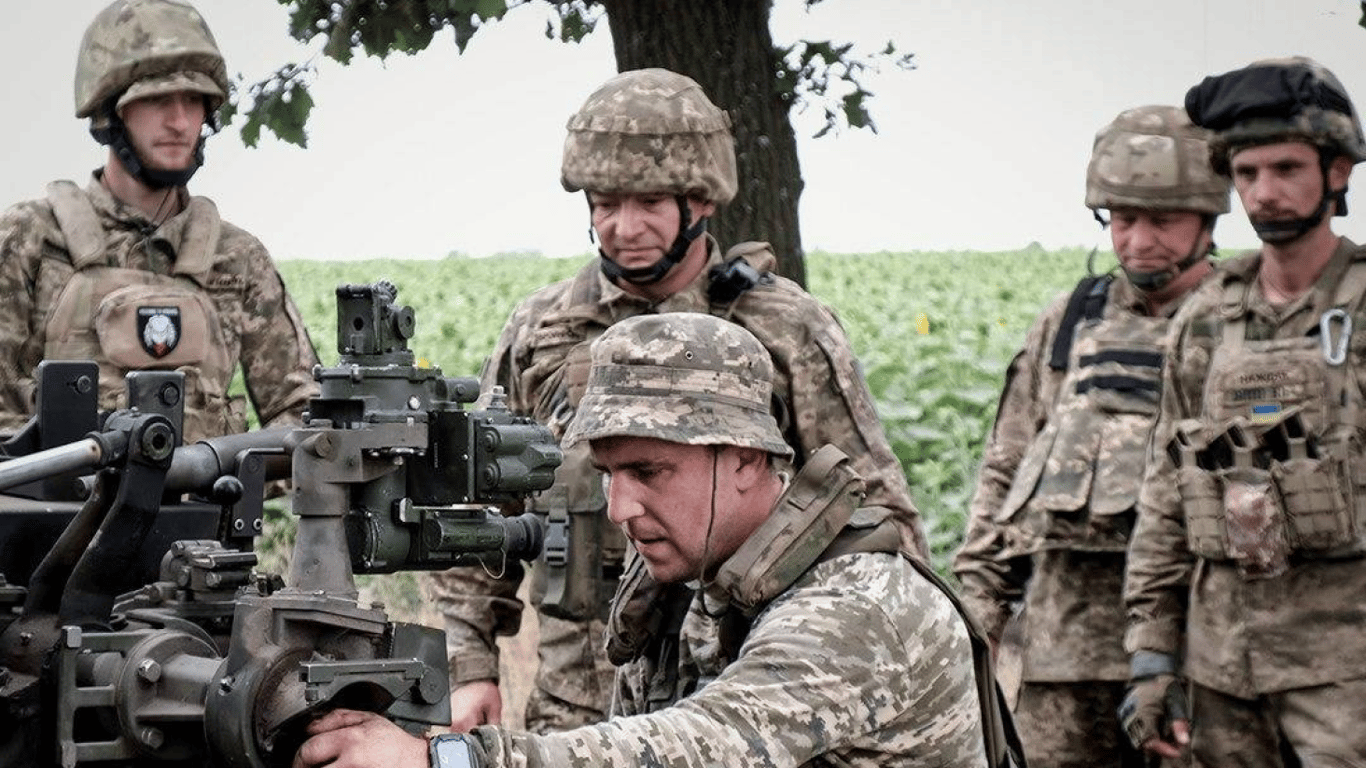 Киевляне назвали справедливую зарплату для военных — опрос - 290x160